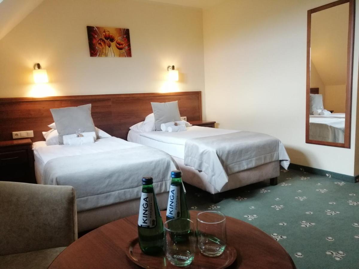 Hotel Rycerski Челядзь Экстерьер фото