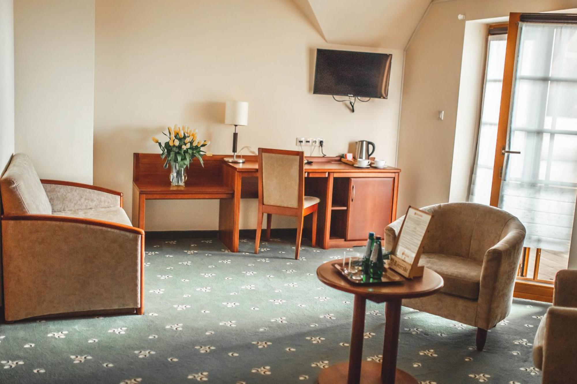Hotel Rycerski Челядзь Экстерьер фото