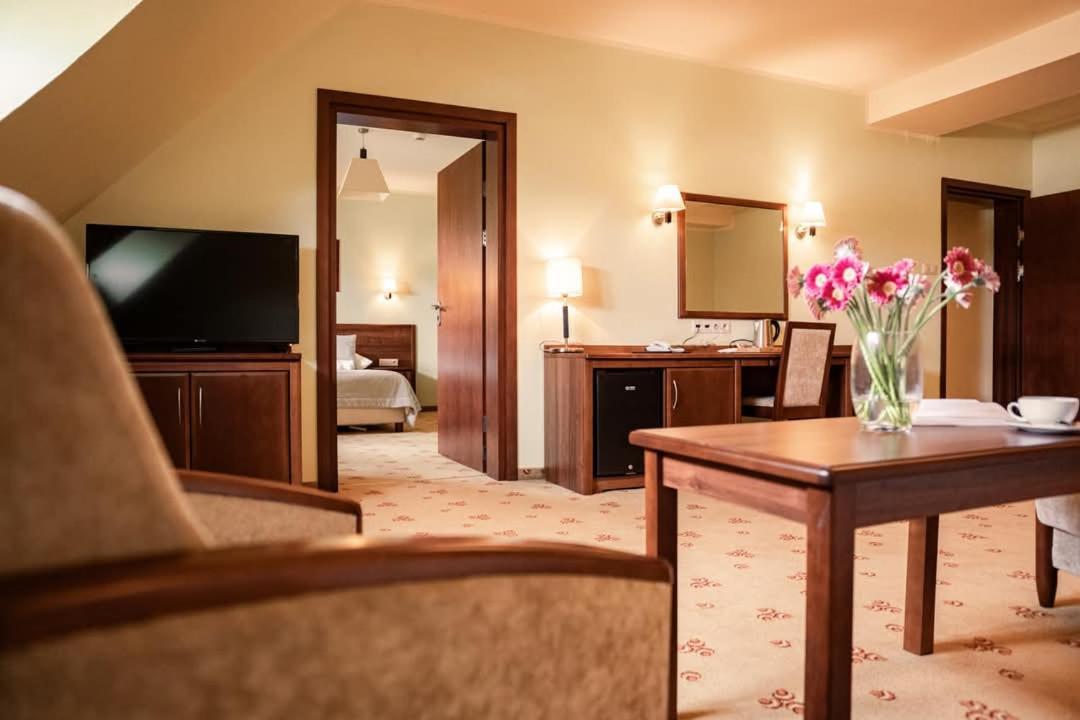 Hotel Rycerski Челядзь Экстерьер фото