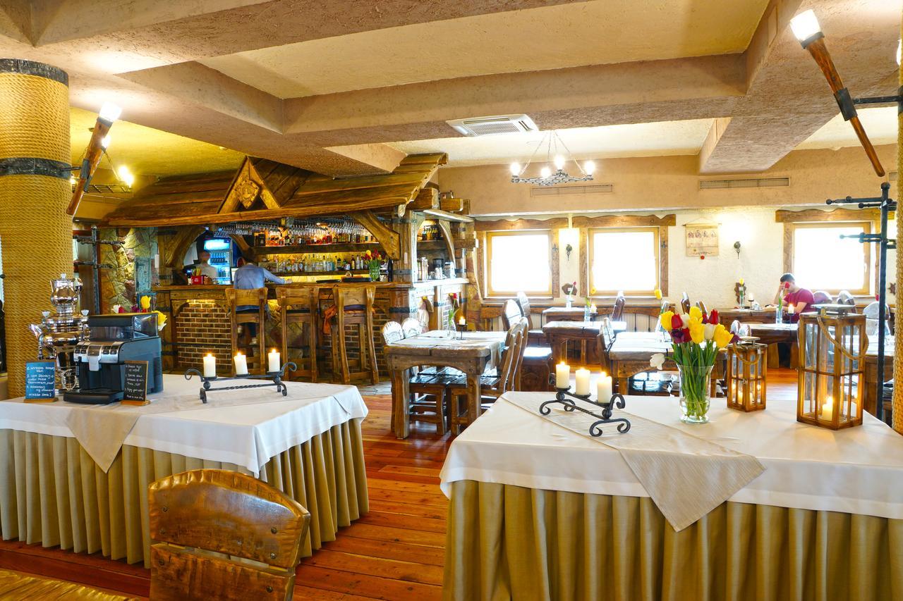Hotel Rycerski Челядзь Экстерьер фото