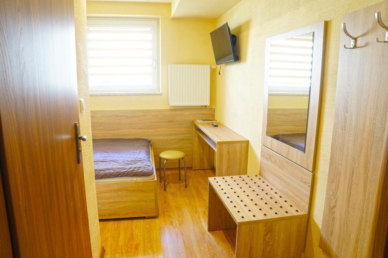 Hotel Rycerski Челядзь Экстерьер фото
